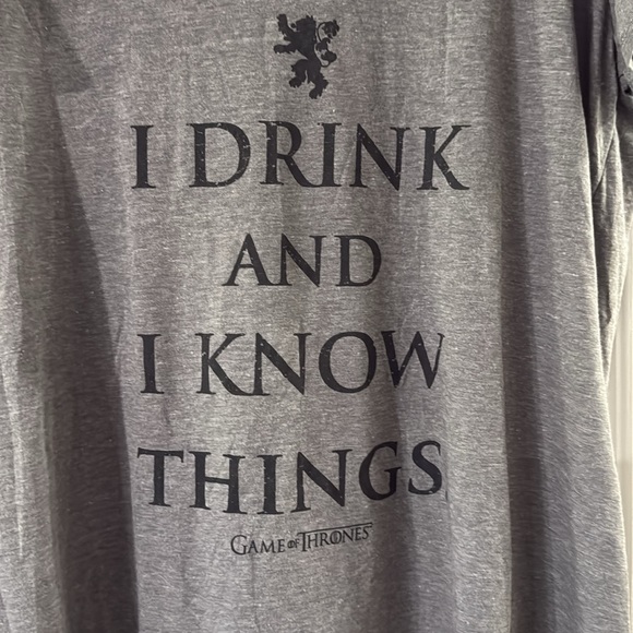 NWT Torrid 1 /‎ 1X Girlfriend Tee - Signature Jersey Game of Thrones Grey V-neck - Picture 2 of 5